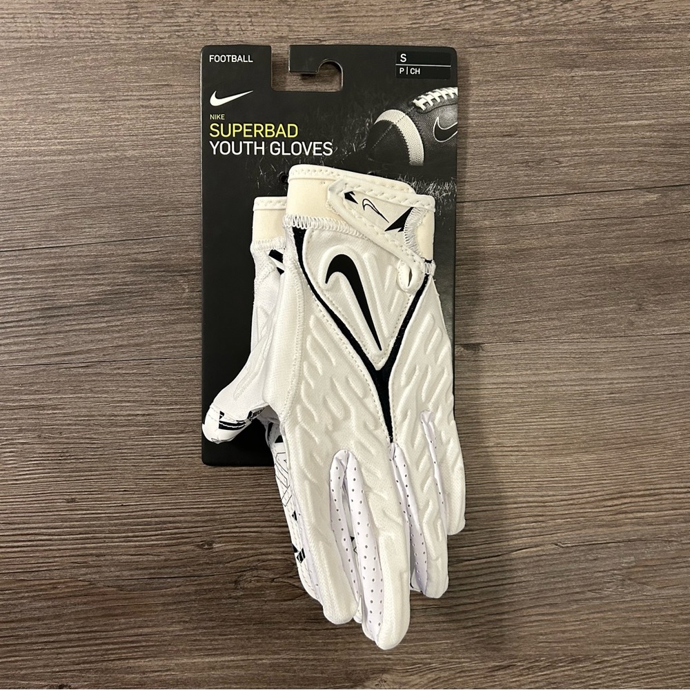 Nike YOUTH Superbad 6.0 Football Gloves N1002024 Size Small Brand New